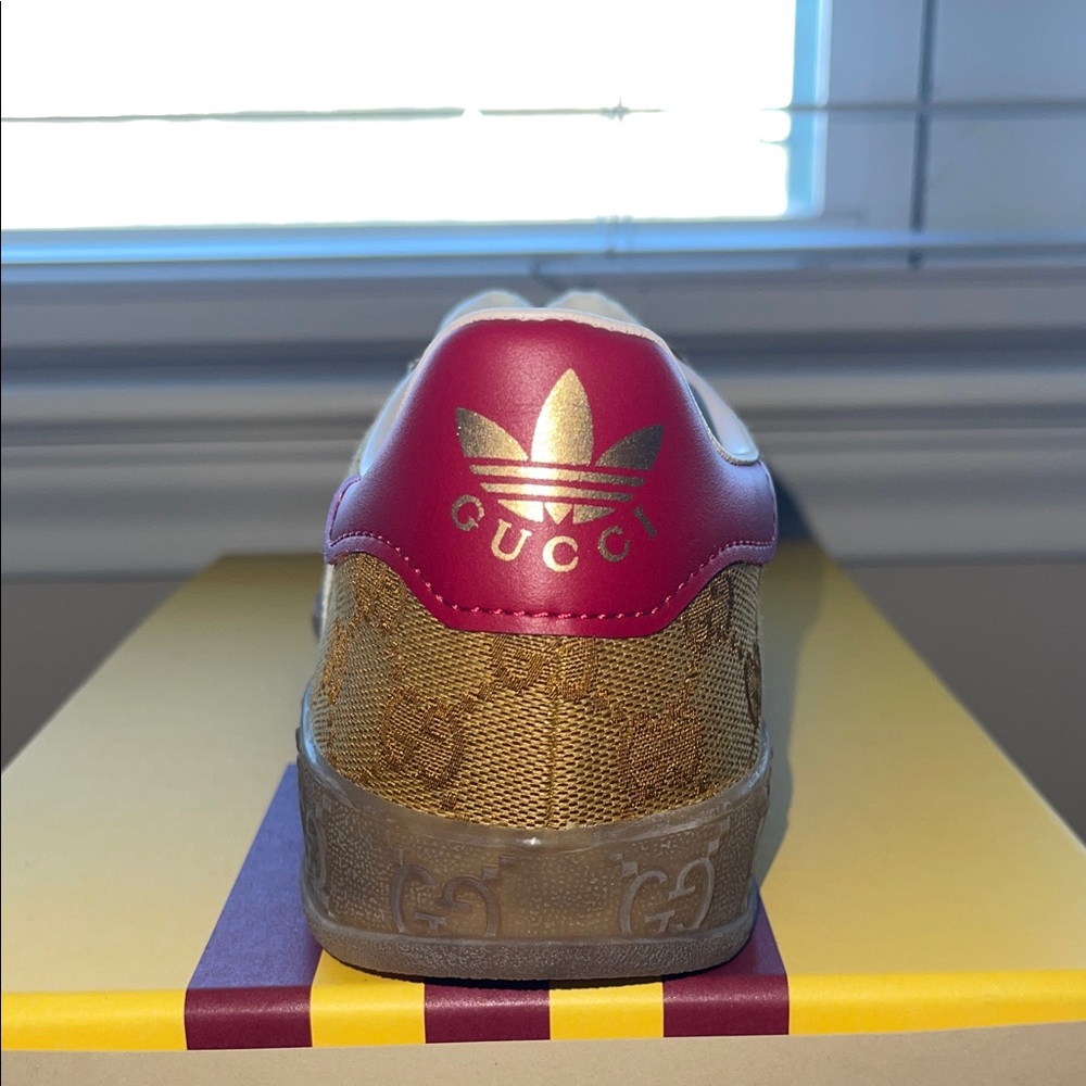 Gucci Tan Sneakers with White Accents - Picture 4 of 6